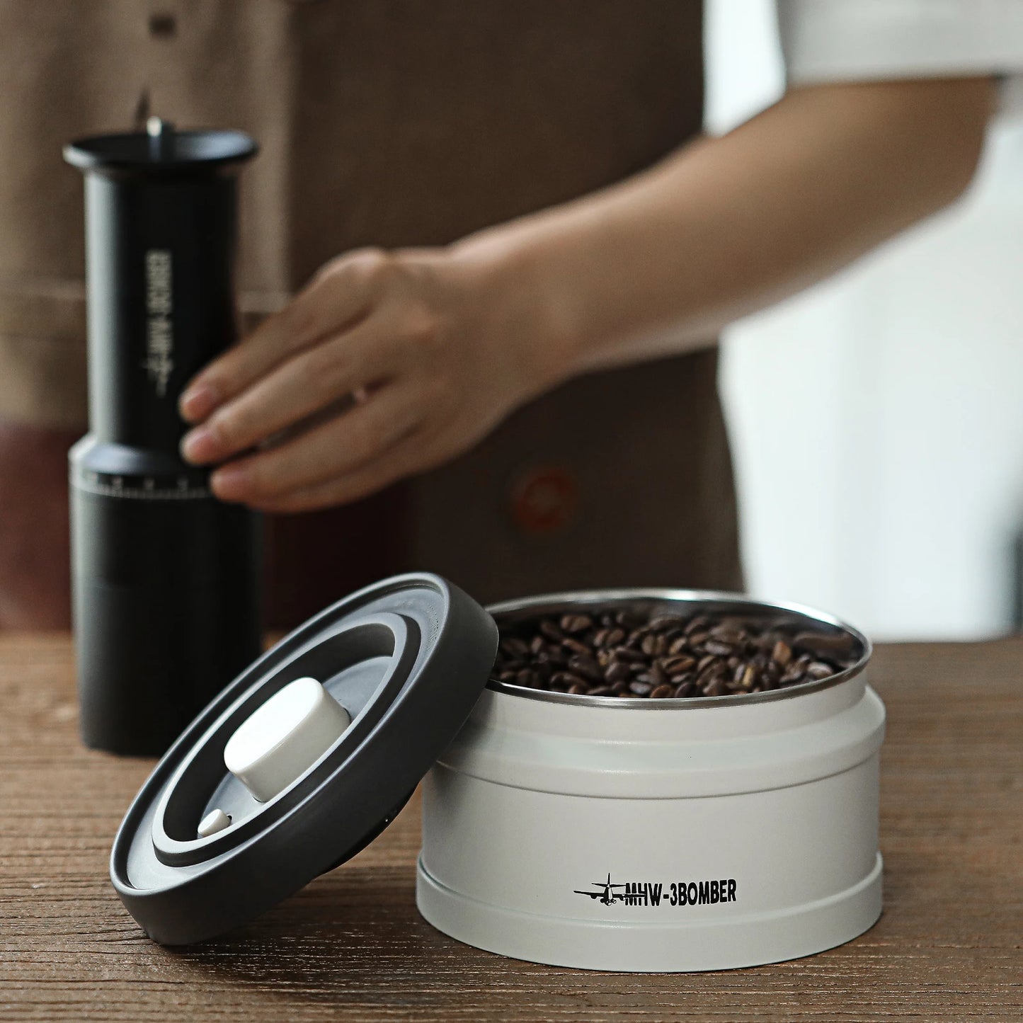 MHW-3BOMBER Manual Vacuum Coffee Storage Container